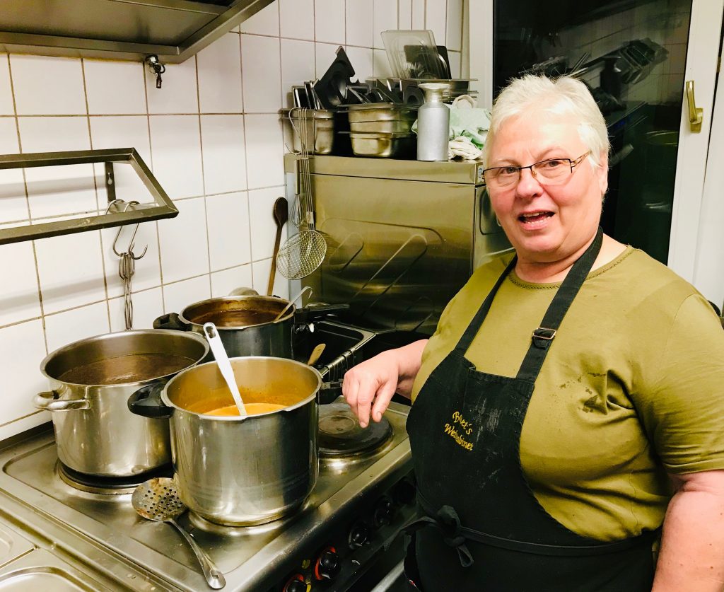 Hildegard von Bingen: die Suppe ist fast servierfertig